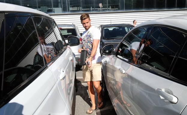 Iñigo Martinez, saliendo de Zubieta.