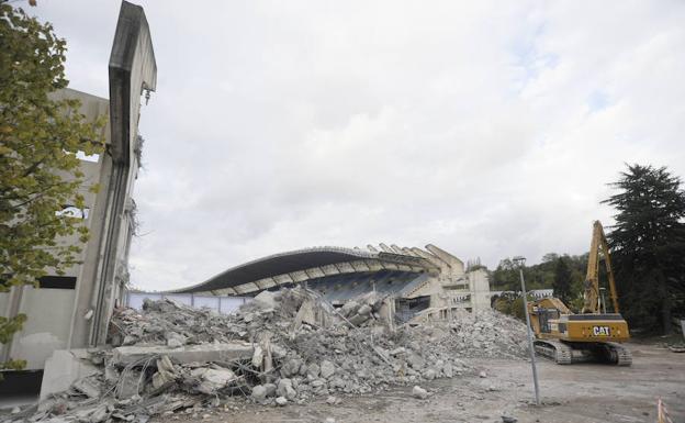 Aspecto que presenta el fondo sur de Anoeta, prácticamente derruido. /Pedro Martínez
