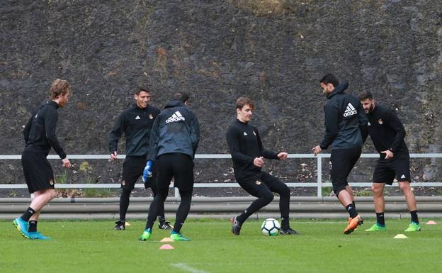 Entrenamiento de la Real Sociedad este viernes en Zubieta. /J. Lusa