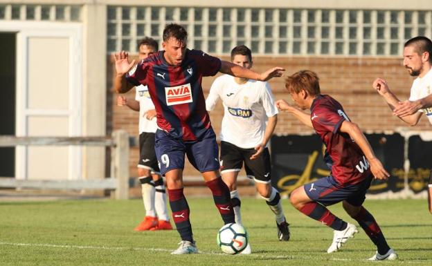 Enrich e Inui en el amistoso contra el Real Unión