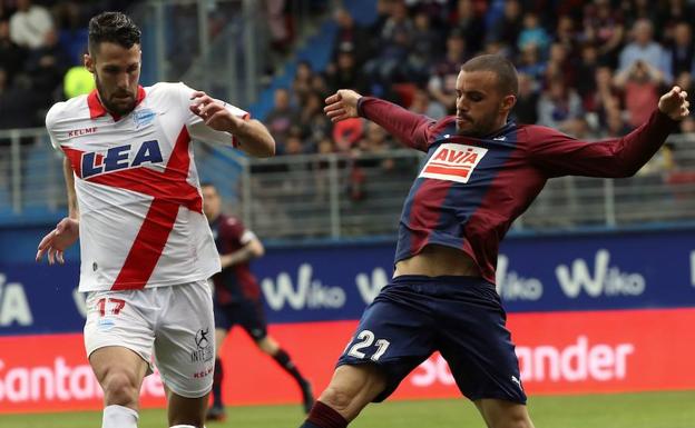 Pedro León, durante el último encuentro del Eibar./EFE