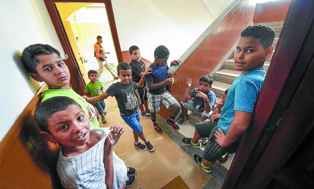 Doce de los veintidós niños que han llegado a la comarca residirán en el albergue de Gipuzkoa situado este año en San Esteban durante dos meses. 