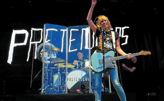 Chrissie Hynde y su grupo estuvieron pletóricos sobre el escenario de La Zurriola, pero fuera de escena dieron guerra a la organización. Así es el ‘show business’, dicen quienes saben./J.M. LÓPEZ