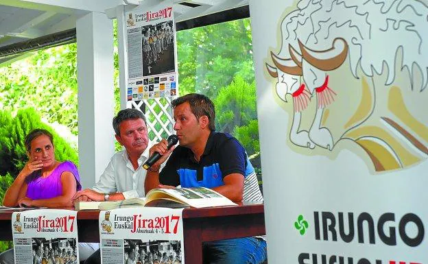 Amaia Lera, José Antonio Santano e Iñaki Olazabal, en la presentación de la Euskal Jira.