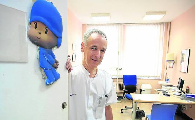 El pediatra advierte de la necesidad de vigilar las sujeciones del automóvil y llevar un botiquín, «pero con lo básico».