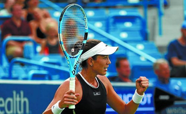 Garbiñe Muguruza celebra su victoria anoche ante Madison Keys en Cincinnati.