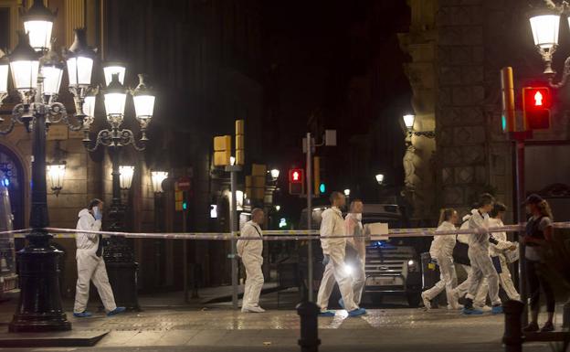 El centro de Barcelona quedó acordonado tras el mortal y masivo arrollamiento del jueves.