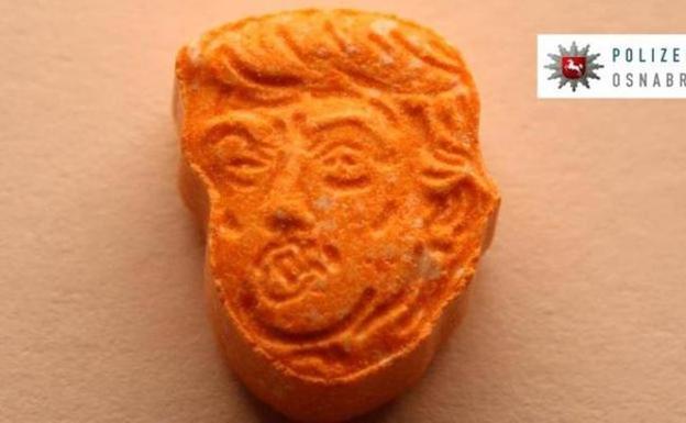 Las píldoras interceptadas en Alemania, de color naranja, tenían la forma de la efigie de Donald Trump y su nombre en el reverso.