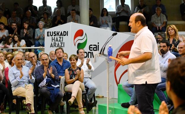 El presidente del PNV, Andoni Ortuzar durante su intervención en el tradicional mitin con el que los jeltzales inician el nuevo curso político.