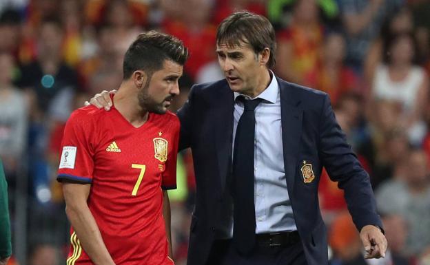 JUlen Lopetegui, junto a David Villa.
