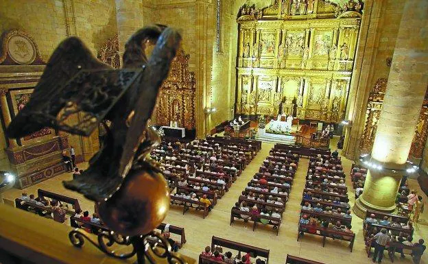 La iglesia del Juncal, llena de fieles durante la misa del 7 de septiembre del pasado año.