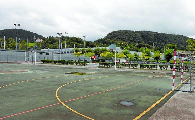 Instalaciones deportivas del barrio de Ventas, en cuyo entorno se ubicará la carpa provisional.