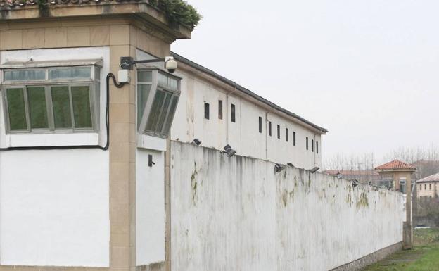 Vistas exteriores de la cárcel de Martutene, San Sebastián.