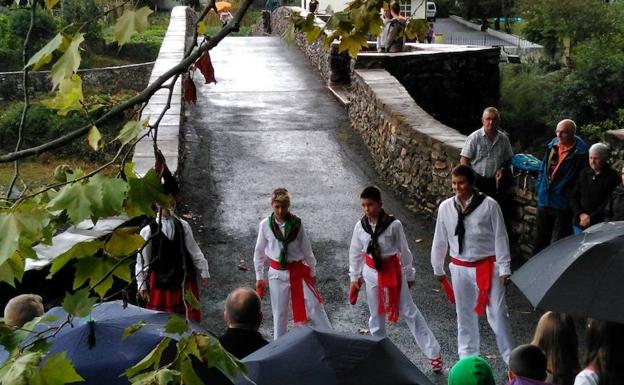Dantzariak San Miguel zubian, Beran