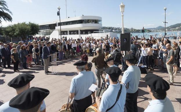 Acto en recuerdo de las víctimas del franquismo en Donostia