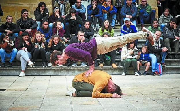 'Dantza Hirian' tiene tres propuestas esta tarde en La Marina.