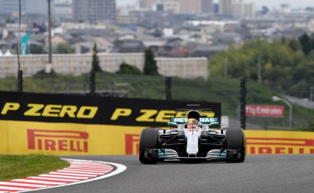 Lewis Hamilton durante los entrenamientos del GP de Japón./Afp