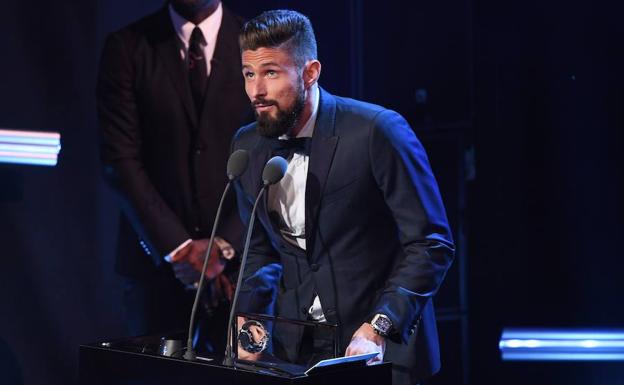 Olivier Giroud, tras ganar el premio Puskas 2017./Efe