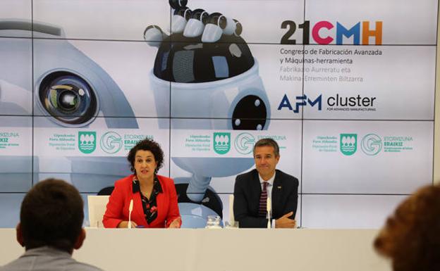 La diputada de Promoción Económica, Medio Rural y Equilibrio Territorial, Ainhoa Aizpuru, y el director general de AFM, Xabier Ortueta/Gipuzkoa
