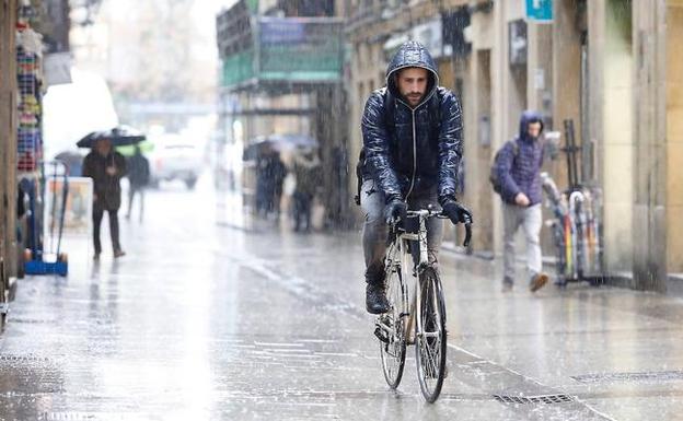 Mucha lluvia, fuertes rachas de viento y subida de las temperaturas