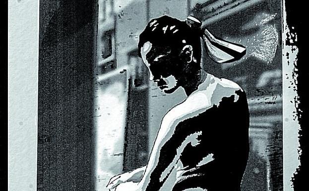 La modelo. Una de las ilustraciones del libro 'Azul cobalto'./