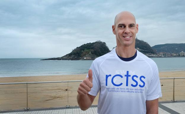 El nadador donostiarra y ocho veces campeón paralímpico Richard Oribe ha sido uno de los protagonistas de la jornada al conocerse que recibirá el Tambor de Oro de San Sebastián el 20 de enero/Juanjo Aygües
