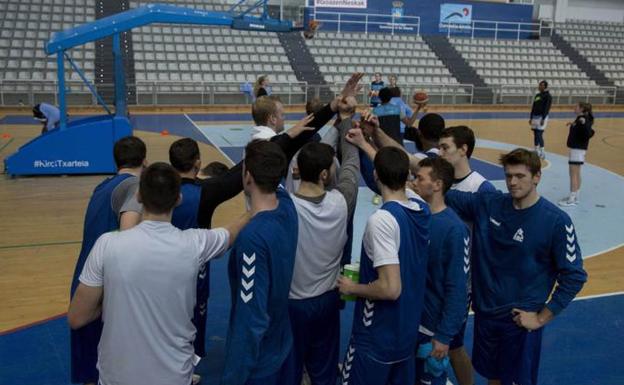 Penúltimo entrenamiento del conjunto donostiarra antes de las fiestas navdieñas/MICHELENA