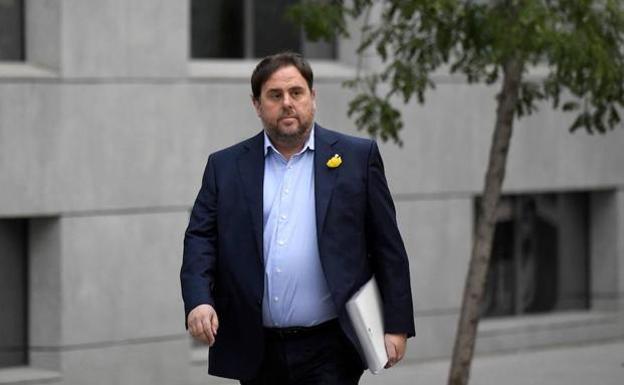 La huida de Puigdemont gana a la inmolación carcelaria de Junqueras