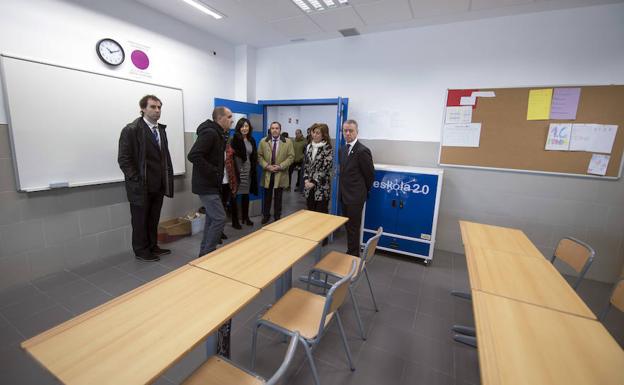 El lehendakari ha acudido al acto de inauguración de un nuevo instituto en Ugao-Miraballes. /Irekia