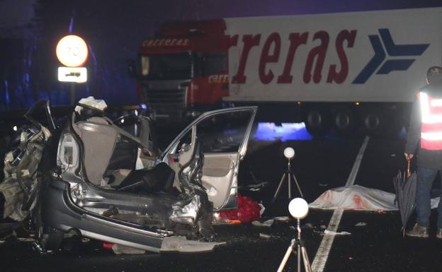 El accidente de marzo en Azkarate, con tres fallecidos, es el más grave registrado en las carreteras vascas en 2017/MICHELENA