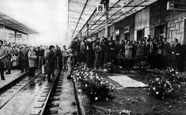 Homenaje a los dos guardias ciiviles asesinados en la estación de Irun./POSTIGO
