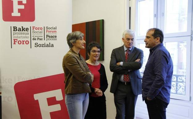 Los miembros del Foro Social Permanente han comparecido para abordar, entre otros temas, la reparación de las víctimas, la desmovilización de ETA, huidos, deportados y reintegración/TELEPRESS