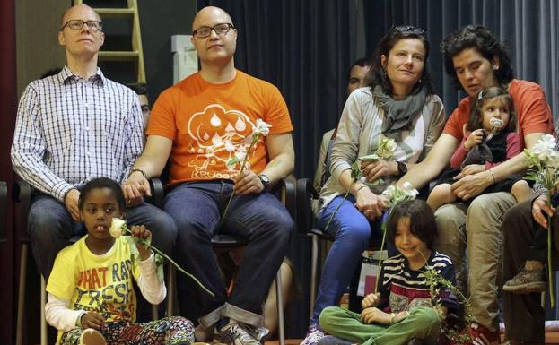 LGTB familien europar topaketako irudia/REUTERS