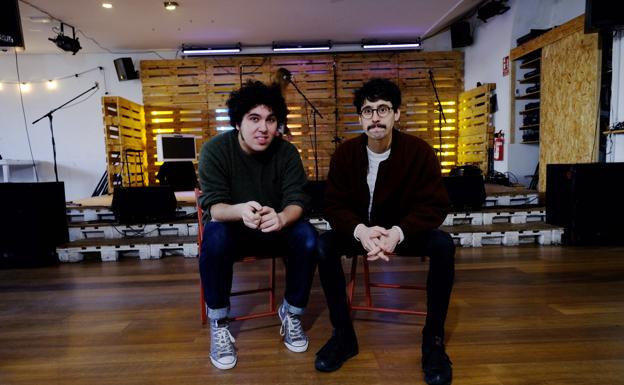 Alex López Allende y Sebastián Sallaberry, en la sala Dabadaba./JOSÉ MARI LÓPEZ