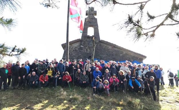 Imagen de la marcha organizada por el PNV al monte Bizkargi /TWITTER