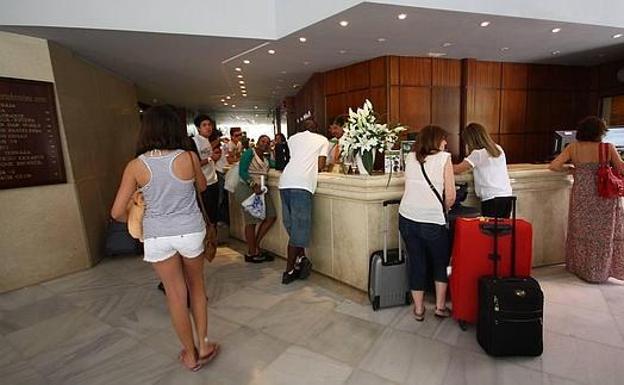 Convocan tres días de huelga en mayo en los hoteles de Gipuzkoa
