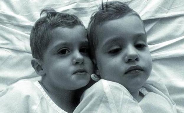 Ekain e Ibai en una foto difundida por la familia.