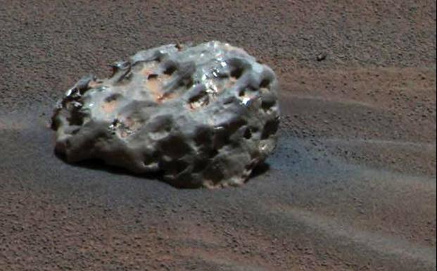 Trozo de un meteorito de acero obtenido por la sonda espacial 'Opportunity' en Marte. /Reuters