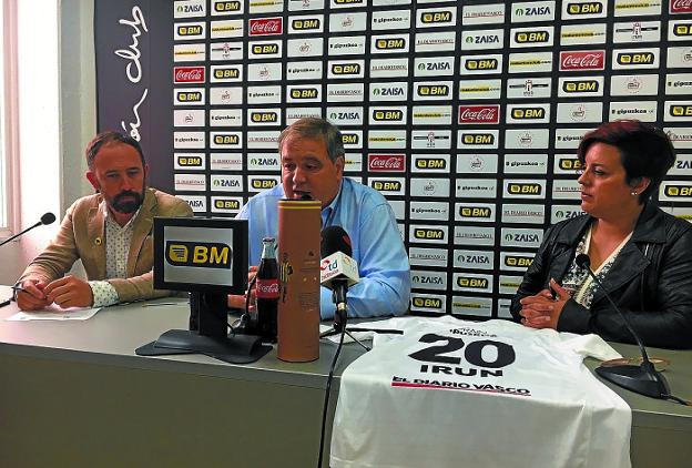 Itxaso, García y Álvarez en la sala de prensa del Stadium Gal. /  DV