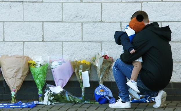 Confirman muerte del presidente del Leicester en accidente de helicóptero