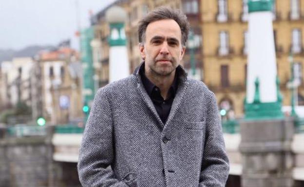 Harkaitz Cano, junto al río Urumea/M. Fraile