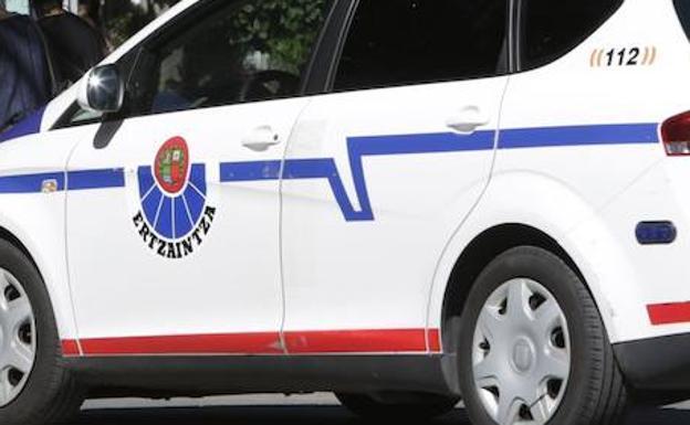 Detenido un hombre de 29 años en Irun por violar, golpear, insultar y amenazar a su pareja