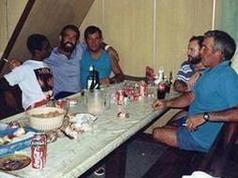 Algunos de los tripulantes del 'Playa de Bakio' en una imagen de archivo./