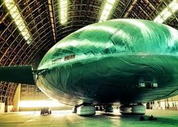 Un dirigible gigante está a punto de despegar