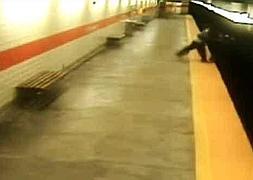 Imágenes del violento ataque en el metro de Filadelfia. / Vídeo: Youtube/