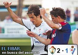 El capitán del Eibar, Urzelai, corta el avance de un delantero del Ontinyent. :: FRANCISCO GARCÍA/