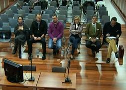 El juez regaña a Isabel Pantoja por usar el móvil en la sala de vistas