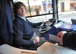 Los buses donostiarras comienzan a tener tres máquinas para validar los viajes