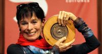 Geraldine Chaplin, que posa con la medalla de la Academia de Cine, recibirá uno de los premios del festival./
