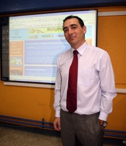 Julen Pinedo antes del comienzo de una de sus clases. /LIMIA/